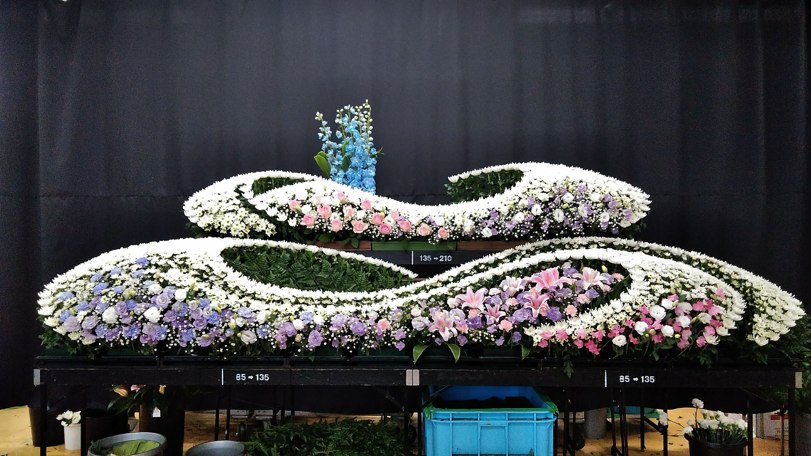 生花祭壇 お花で送る 生花祭壇のフレシード信州