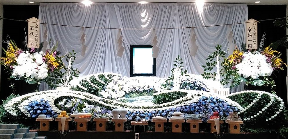 本日の生花祭壇 生花祭壇のフレシード信州 本日の生花祭壇 生花祭壇のフレシード信州